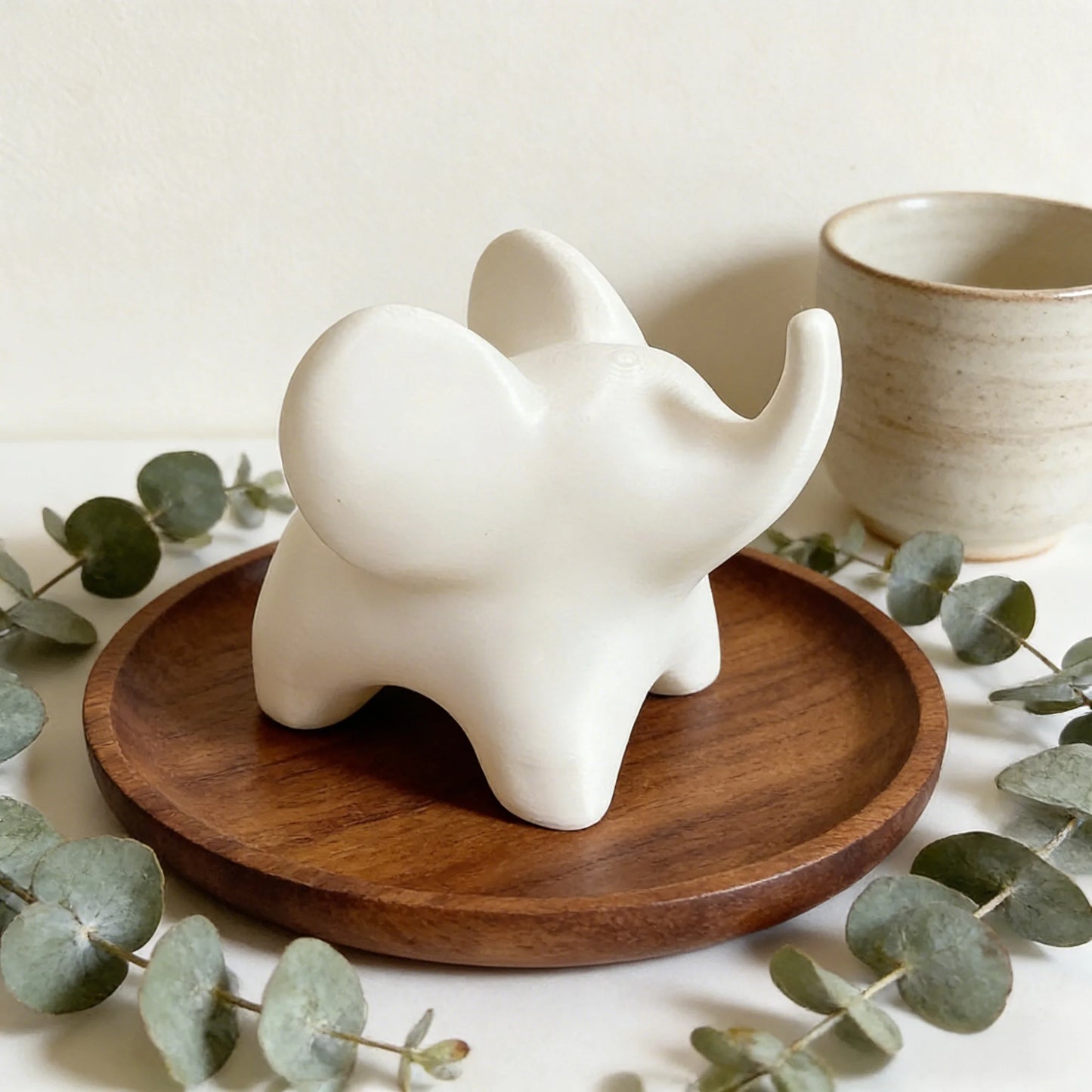Creative Mini Elephant Sculpture: Minimalist Accent for Home Office Desk Decor