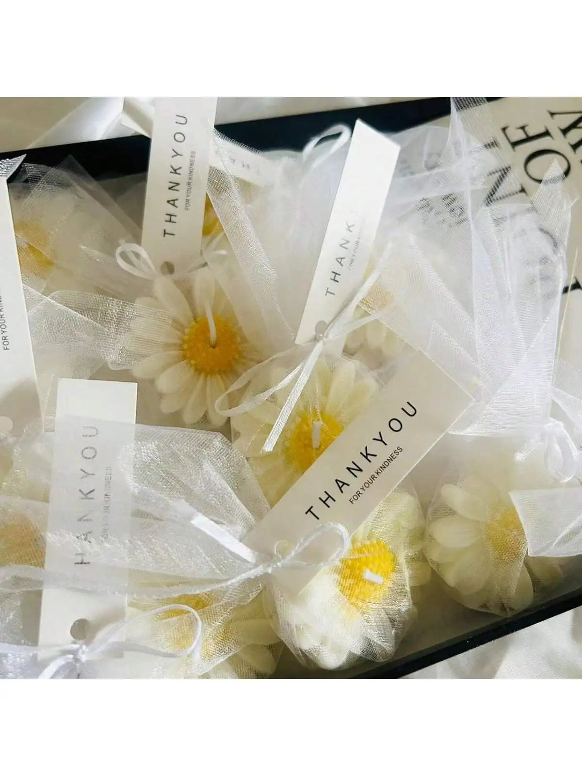 Daisy Shaped Candles Set - Wedding Favors Gift Basket, Bridal Shower Decor, Scented Soy Wax for Home Fragrance, Minimalist