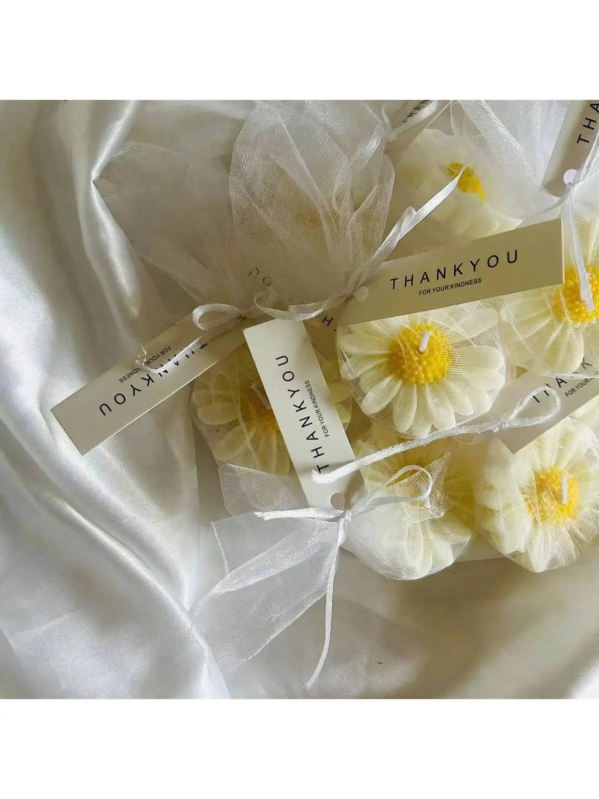 Daisy Shaped Candles Set - Wedding Favors Gift Basket, Bridal Shower Decor, Scented Soy Wax for Home Fragrance, Minimalist