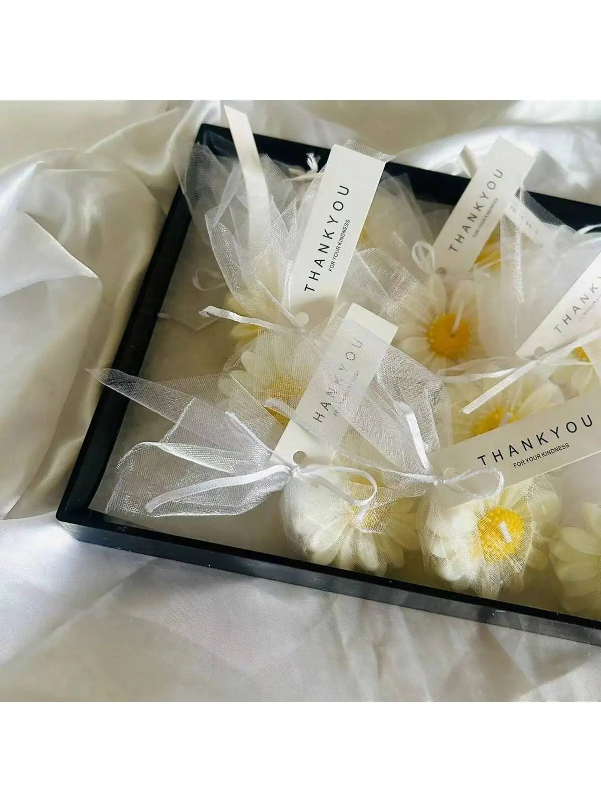 Daisy Shaped Candles Set - Wedding Favors Gift Basket, Bridal Shower Decor, Scented Soy Wax for Home Fragrance, Minimalist